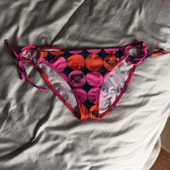 Roxy Bikini - Picture 5 of 8